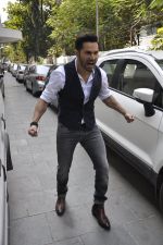 Varun Dhawan promotes Badlapur on the sets of Lil Champs in Famous on 3rd Feb 2015